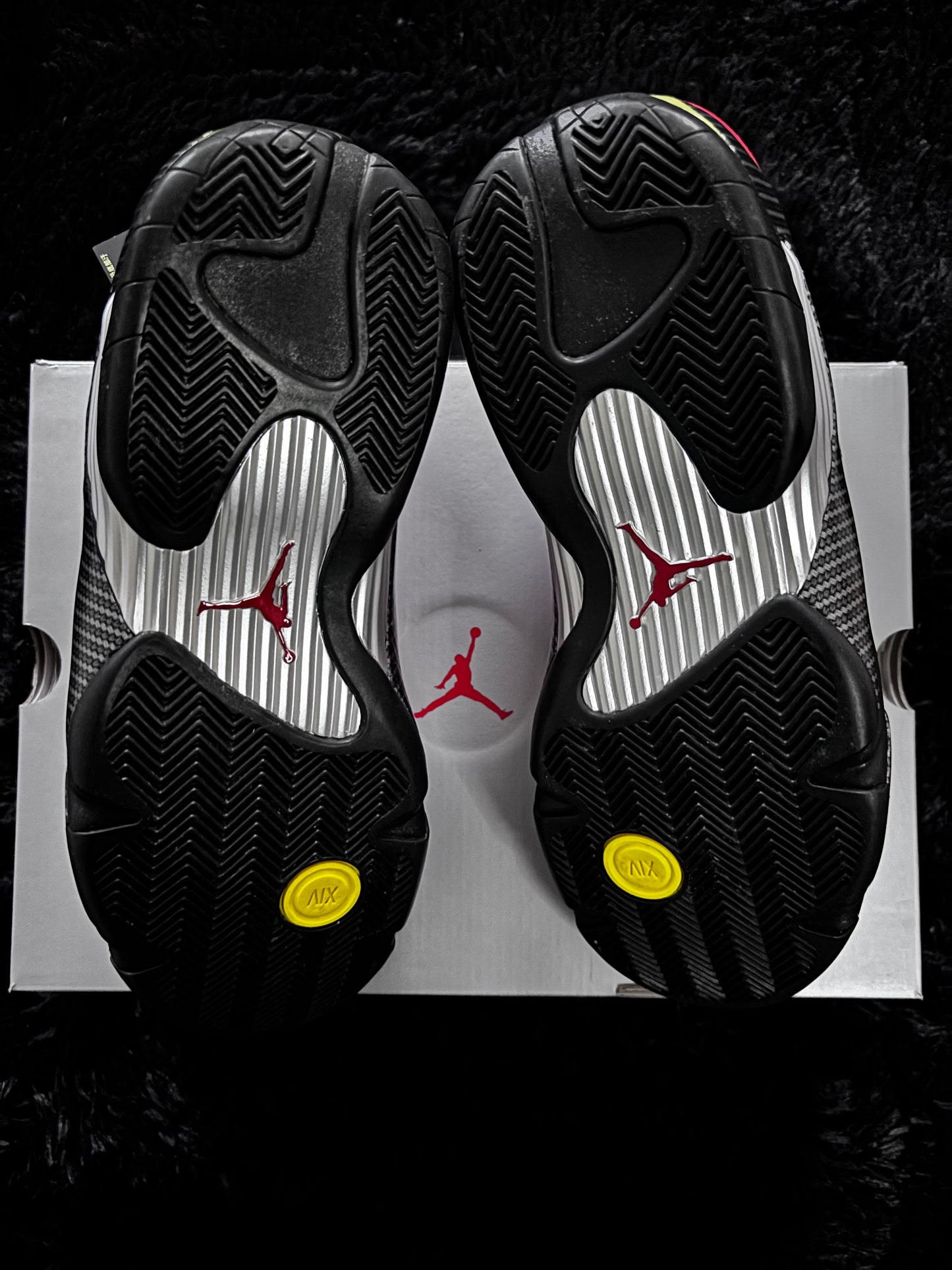JORDAN 14 – FERRARI